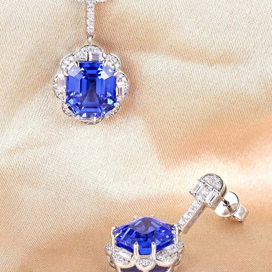 S925 silver earrings, well - made clasp. Halo - set deep - blue lab - grown cobalt spinel, sparkling color, classic round sha
