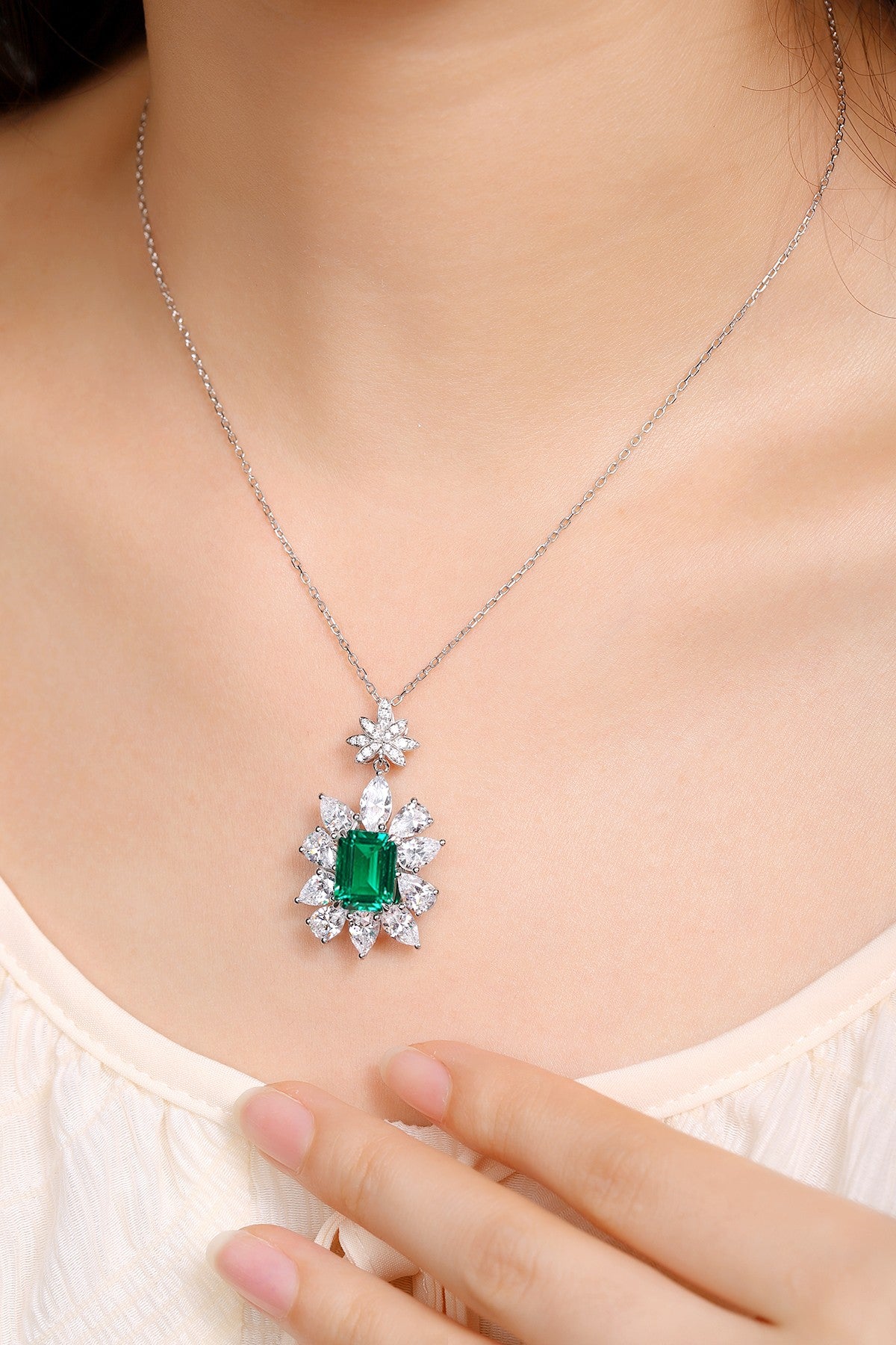 S925 Sterling Silver Pendant Necklace with Lab-Grown Emerald JSEGN079Y | SHANALUX