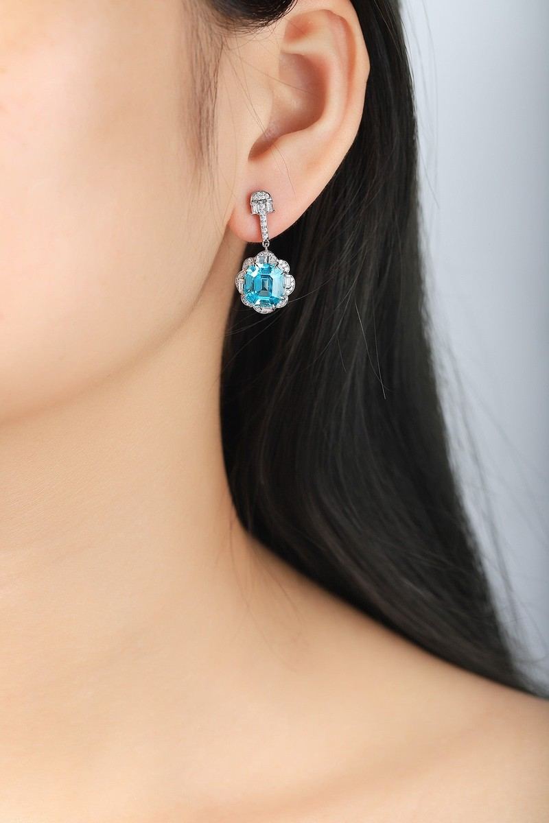 S925 silver earrings, secure fastening. Halo - framed lake - blue lab - grown cobalt spinel, bright color, lovely round shape