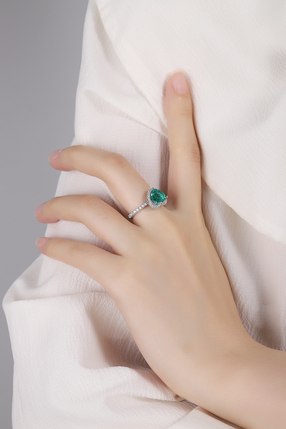 S925 Sterling Silver Ring with Lab-Grown Emerald JSEGR213Y | SHANA LUX