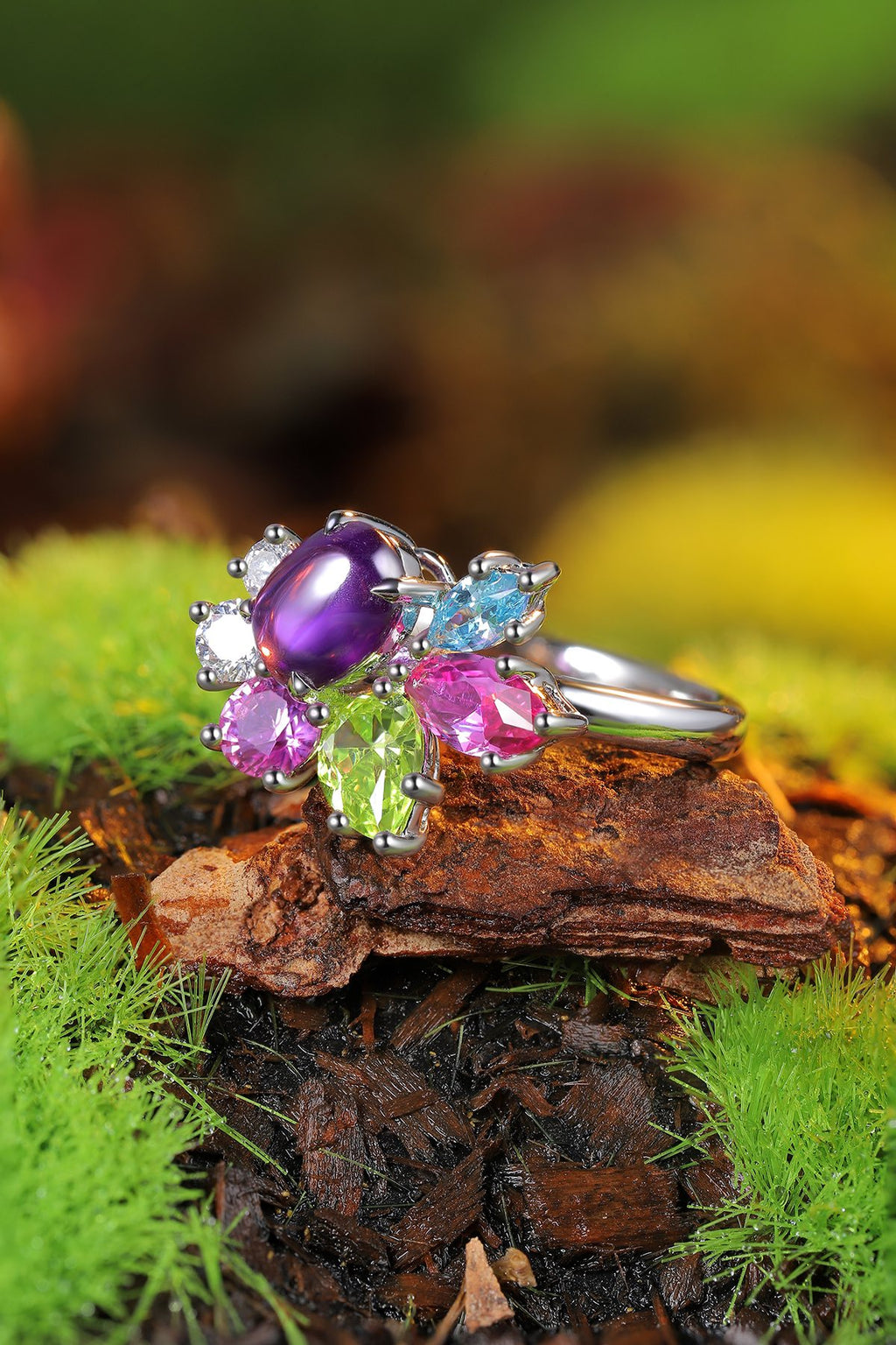 The gemstones come in various shapes, with a unique and creative design.