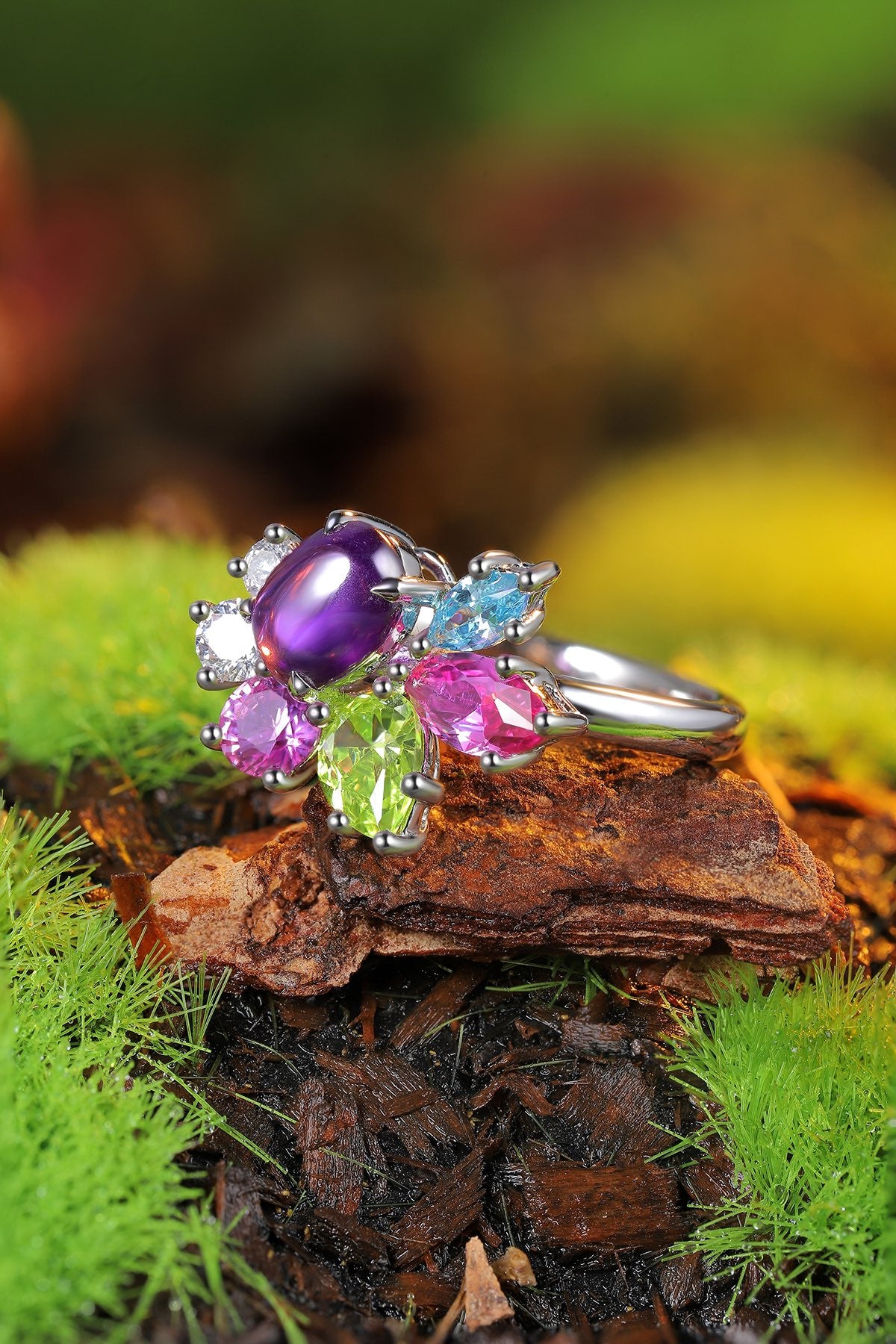 The gemstones come in various shapes, with a unique and creative design.