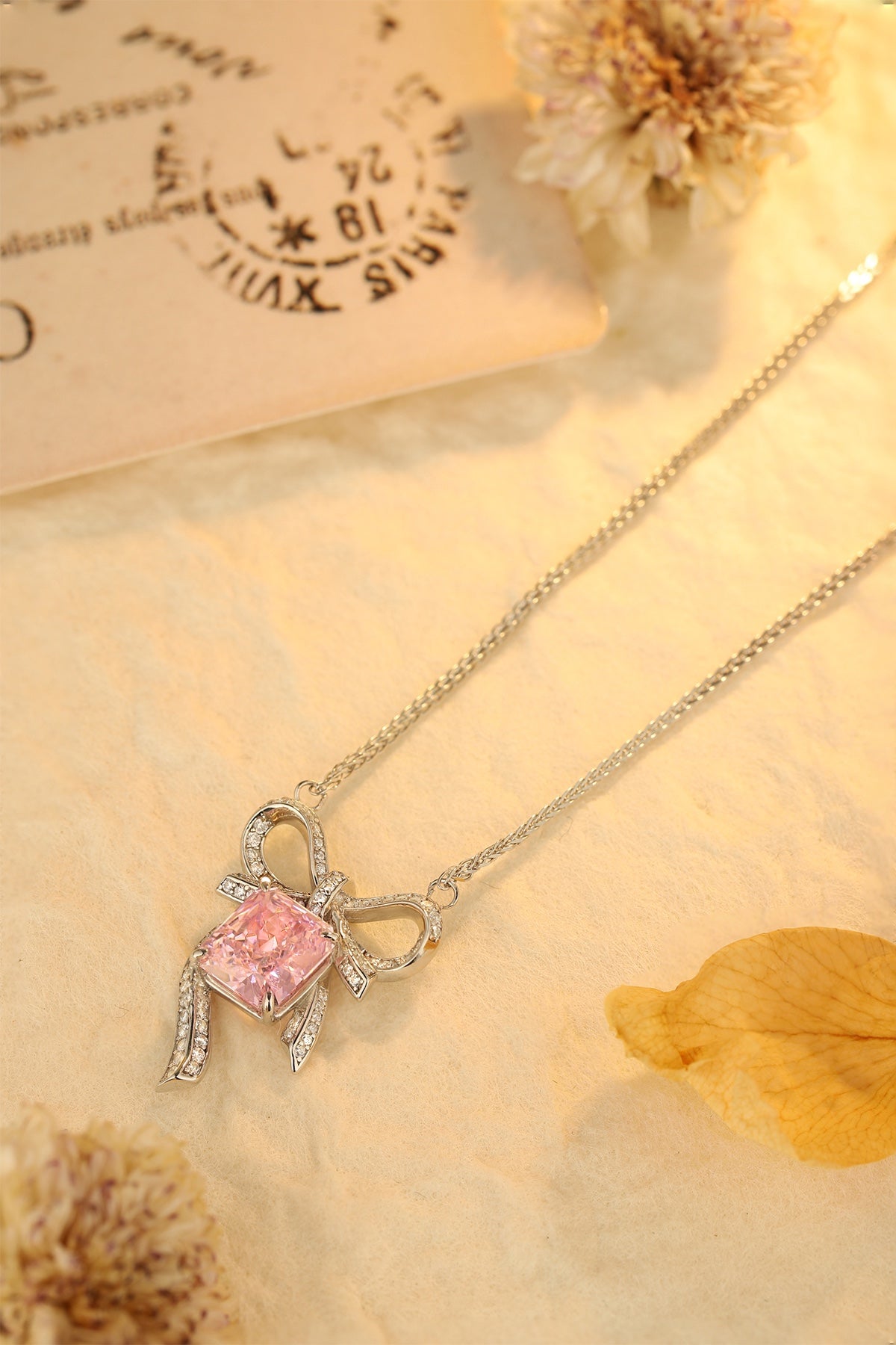 This S925 silver necklace has a bow - shaped pendant. Pink lab - grown diamond inlaid, sweet color, lovely form.