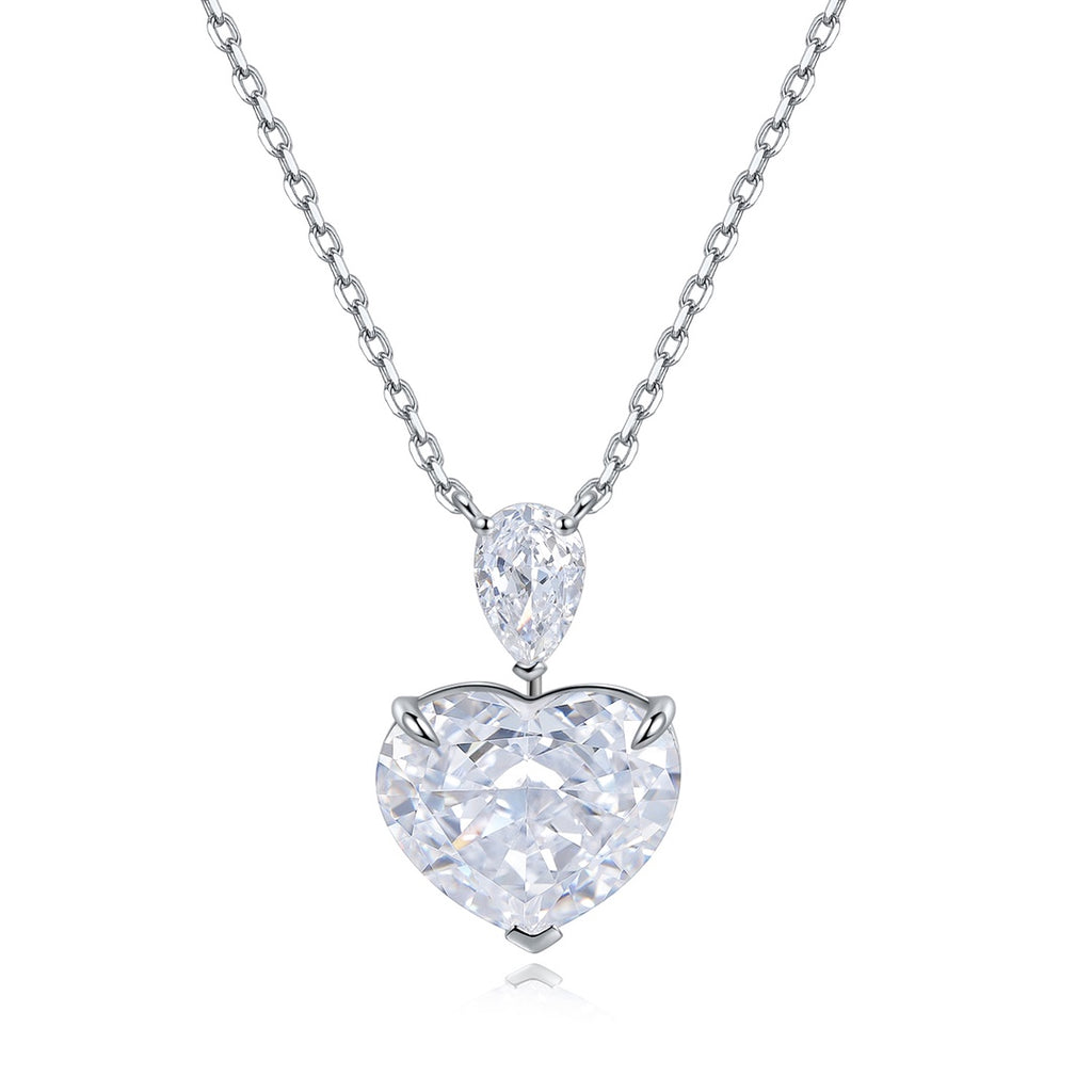 S925 silver necklace, well - made clasp. Heart - shaped with white lab - grown diamonds, pure and elegant.