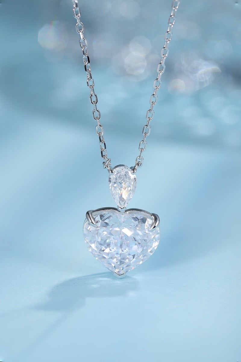 This S925 silver necklace has a heart - shaped design. White lab - grown diamonds inlaid, bright color, graceful shape.