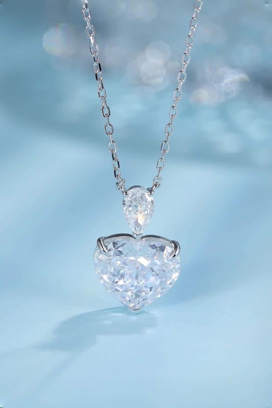 This S925 silver necklace has a heart - shaped design. White lab - grown diamonds inlaid, bright color, graceful shape.