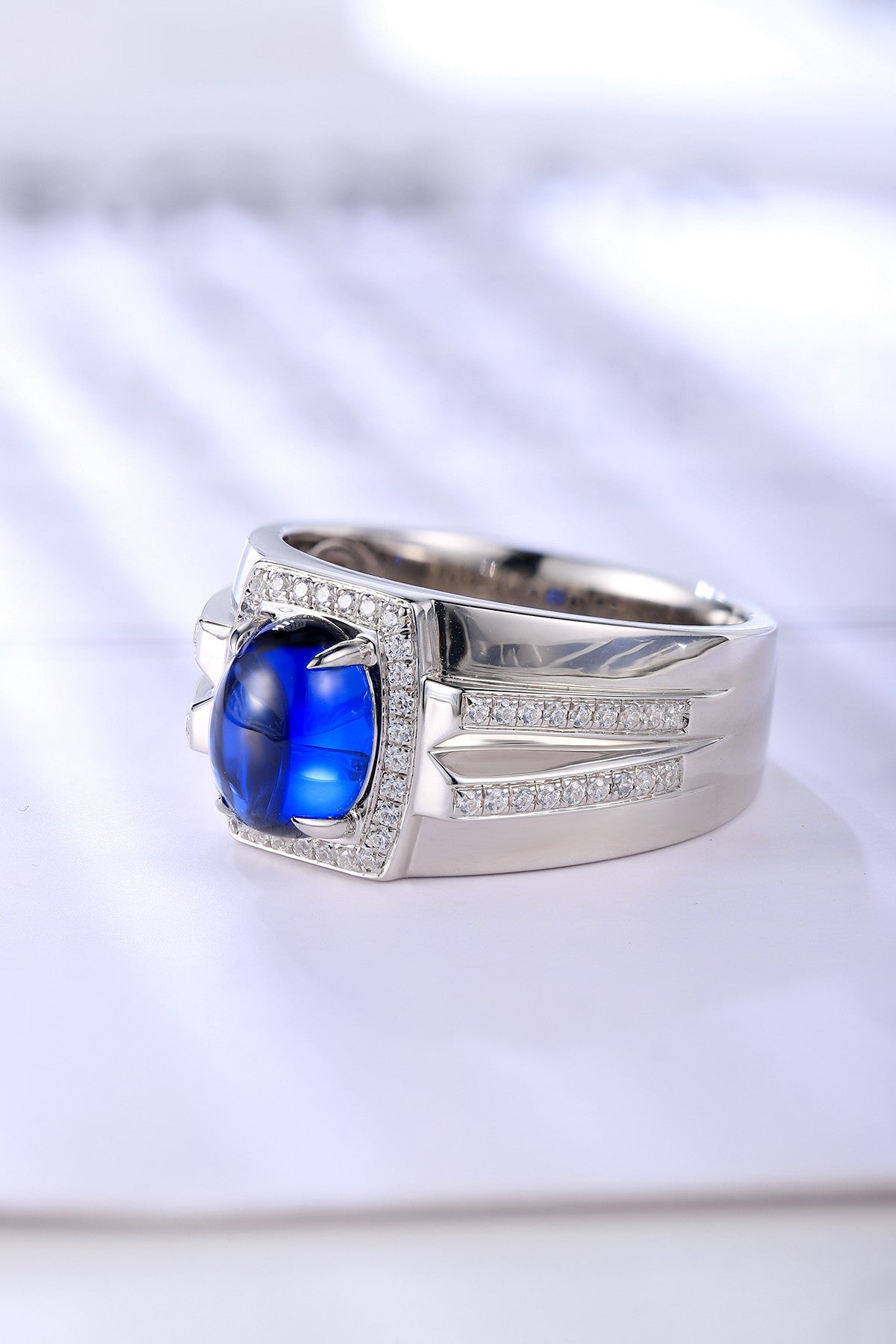 S925 silver open ring, claw-setting inlays oval sapphire. Bright blue, simple and fashionable shape.