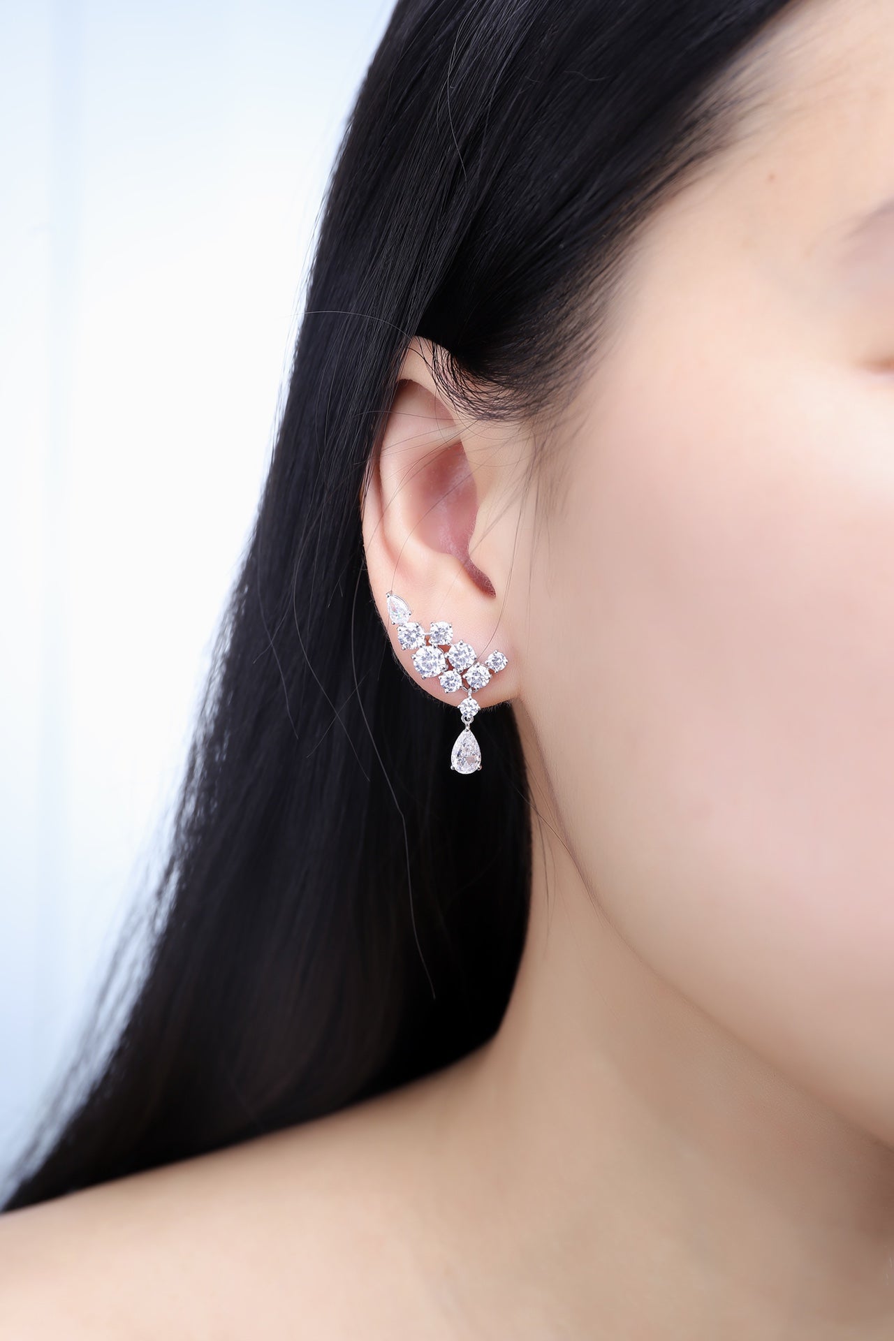 Made of S925 silver, handy clasp, clear lab - created gems, round and teardrop forms, lovely.