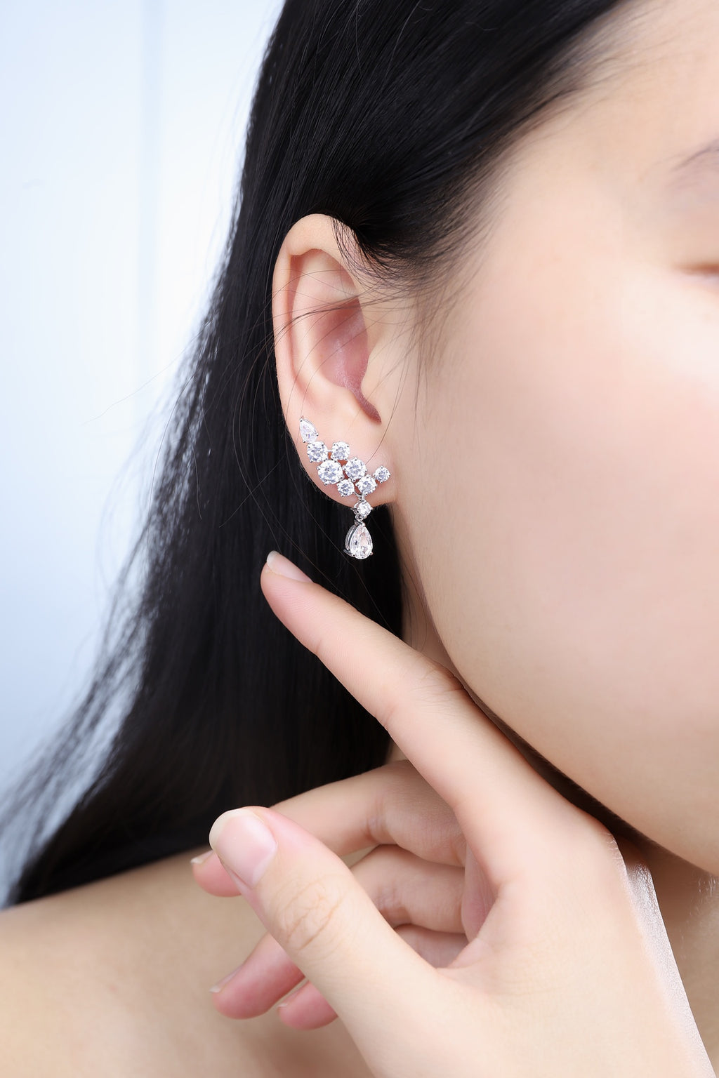 S925 silver studs, neat clasp design, sparkling clear gems, teardrop - shaped drops, elegant.