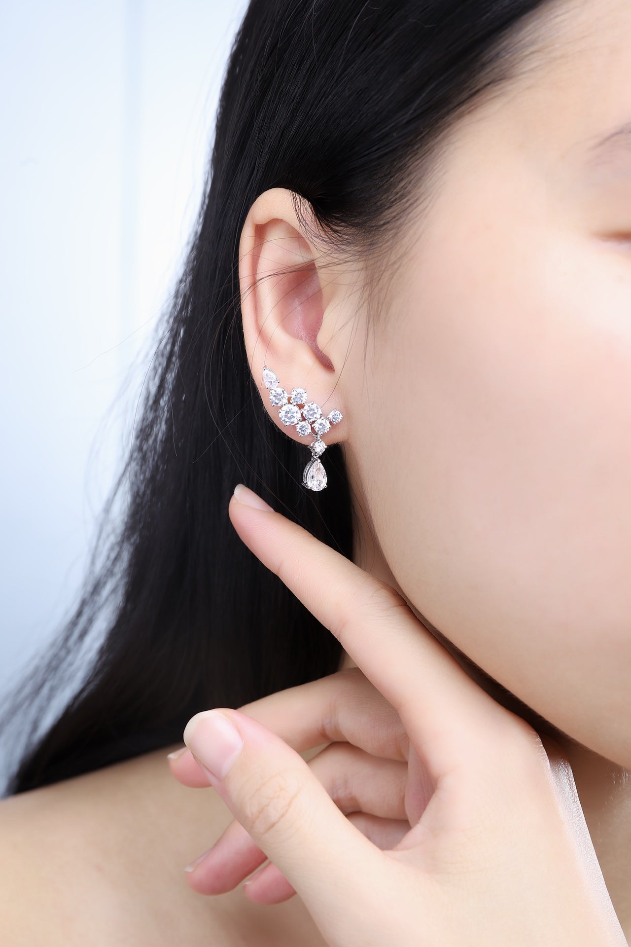 S925 silver studs, neat clasp design, sparkling clear gems, teardrop - shaped drops, elegant.