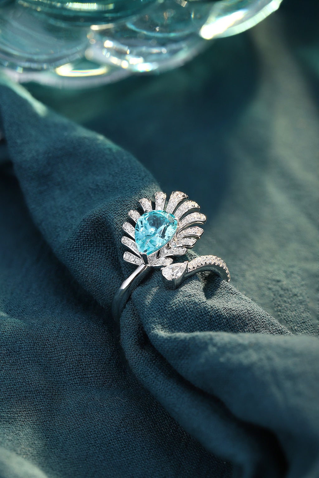 The ring body is set with shiny diamonds, featuring an exquisite design that adds a luxurious touch.