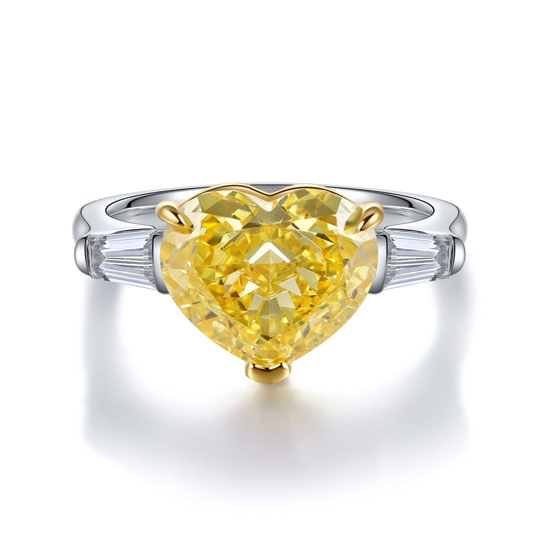 The S925 silver ring adopts an open design, with a setting setting off a heart-shaped yellow cubic zirconia. It has a bright 