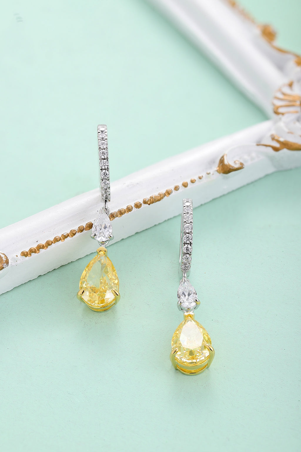 These S925 silver earrings have a fine clasp. Clear and yellow cubic zirconia in teardrop form, elegant design.