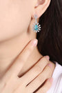 This pair of earrings uses S925 silver with reliable and practical ear-hook designs. The charming lab-grown Paraiba at the ce