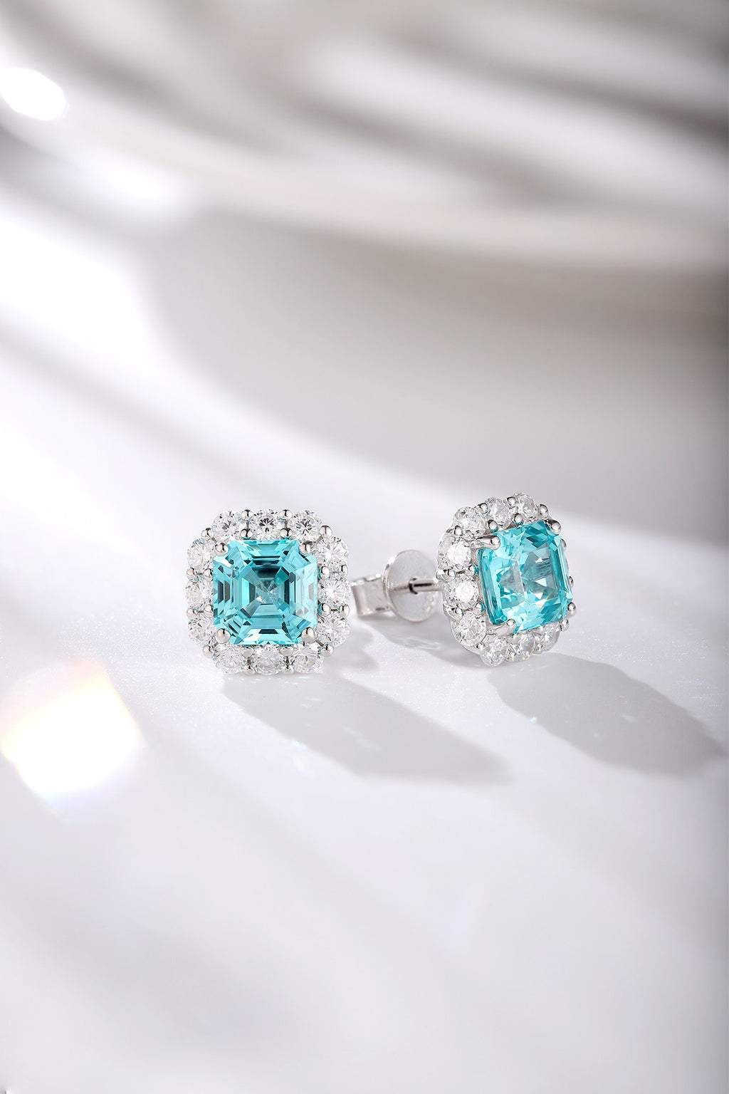 S925 silver - made, simple clasp, square turquoise lab - grown gems, quite lovely.
