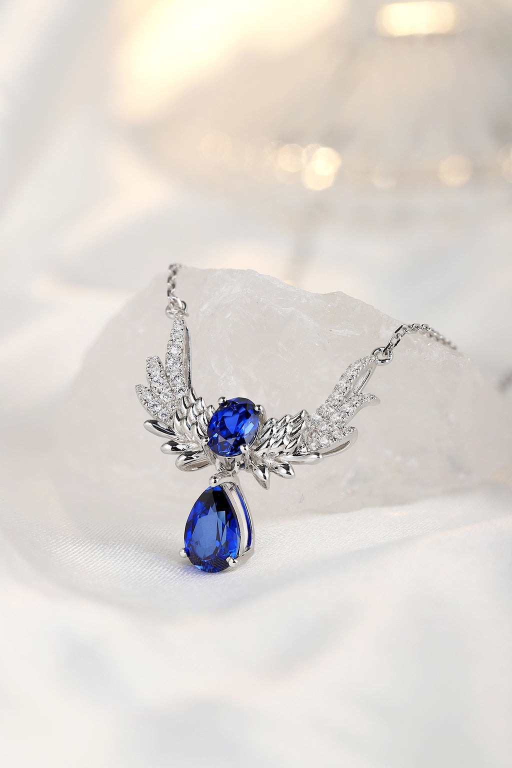 This silver jewelry (S925) has an exquisite clasp design, diamond-studded wings embrace a teardrop sapphire, with rich blue c