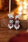 The S925 silver stud earrings have practical ear clasps. The natural garnets are in rich deep red and heart-shaped, surrounde