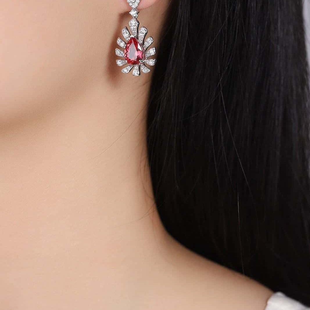 The S925 silver earrings have practical and easy-to-wear ear hook designs. The lab-grown padparadscha main stones feature a u
