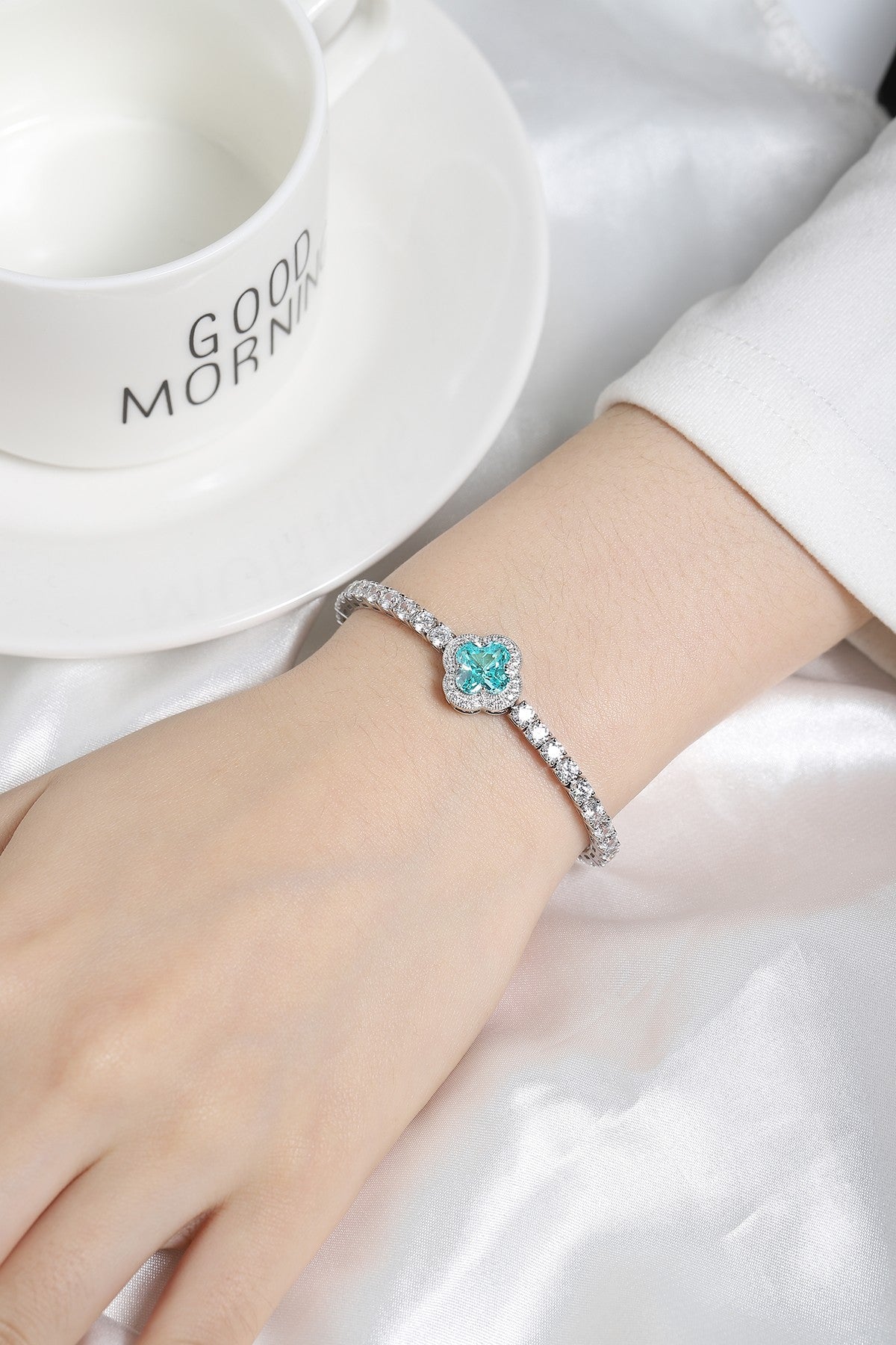 The S925 silver bracelet features a reliable clasp. Flower - shaped blue - green lab - grown diamond centerpiece, surrounded 