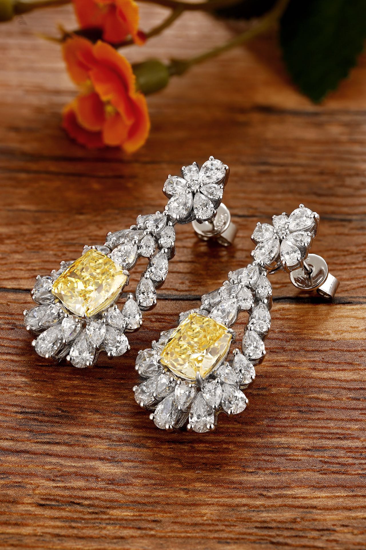 These S925 silver earrings feature a practical clasp. Yellow gem in floral design, sunny color, elegant teardrop form.