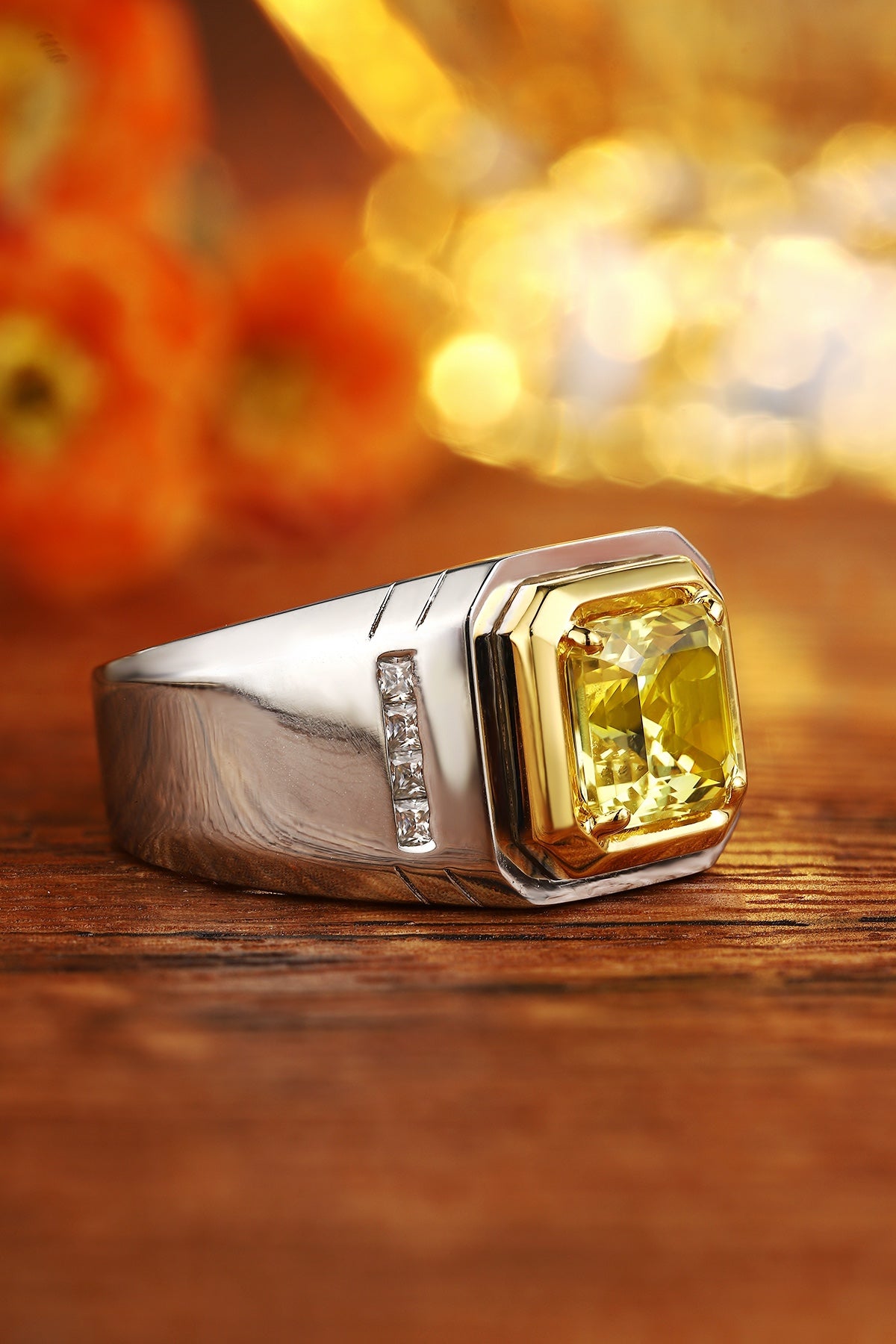 S925 silver ring, well - crafted band. Features a gold - framed yellow lab - grown diamond, square shape, bright color.
