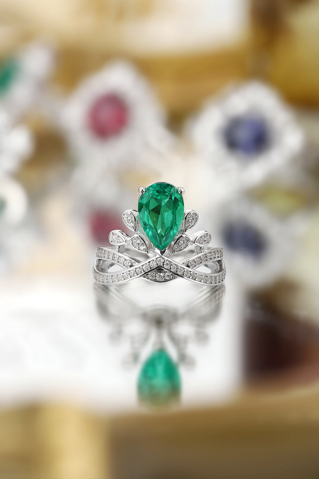 The ring surface is set with a lab-grown emerald, featuring rich and vivid color.
