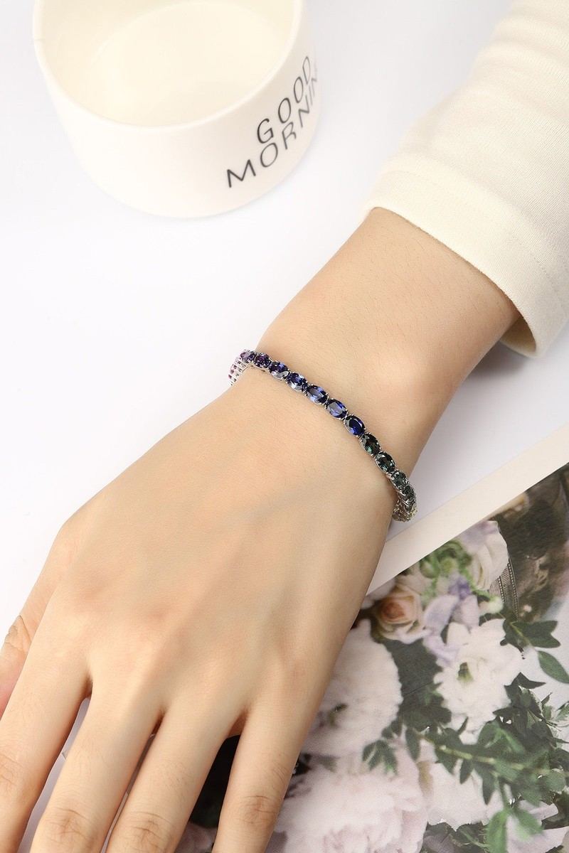 Made of S925 silver, vibrant sapphire colors, oval - shaped, box clasp design, 18cm, nice.