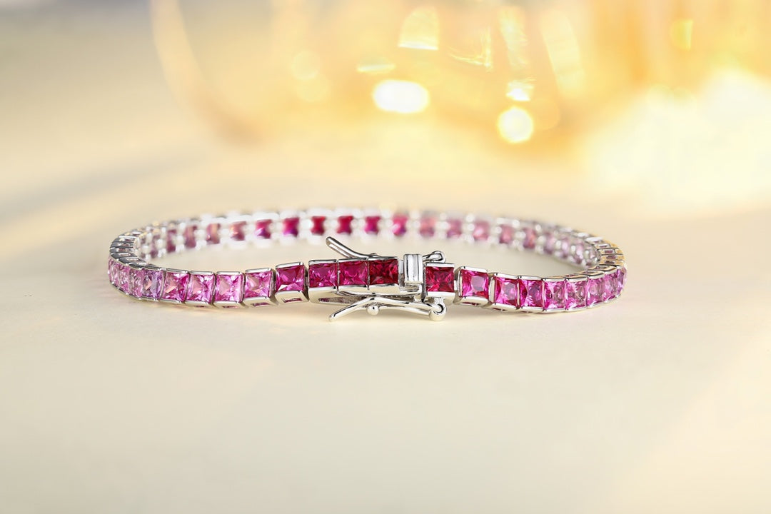 The bracelet made of S925 silver has a practical clasp design. Lab-grown colored sapphires have a sweet pink-purple color. Th