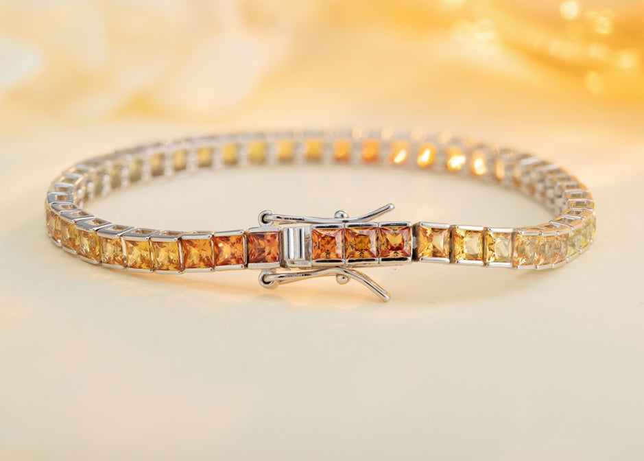 This bracelet uses S925 silver with a simple clasp design. Lab-grown colored sapphires have charming colors. Three sizes are 