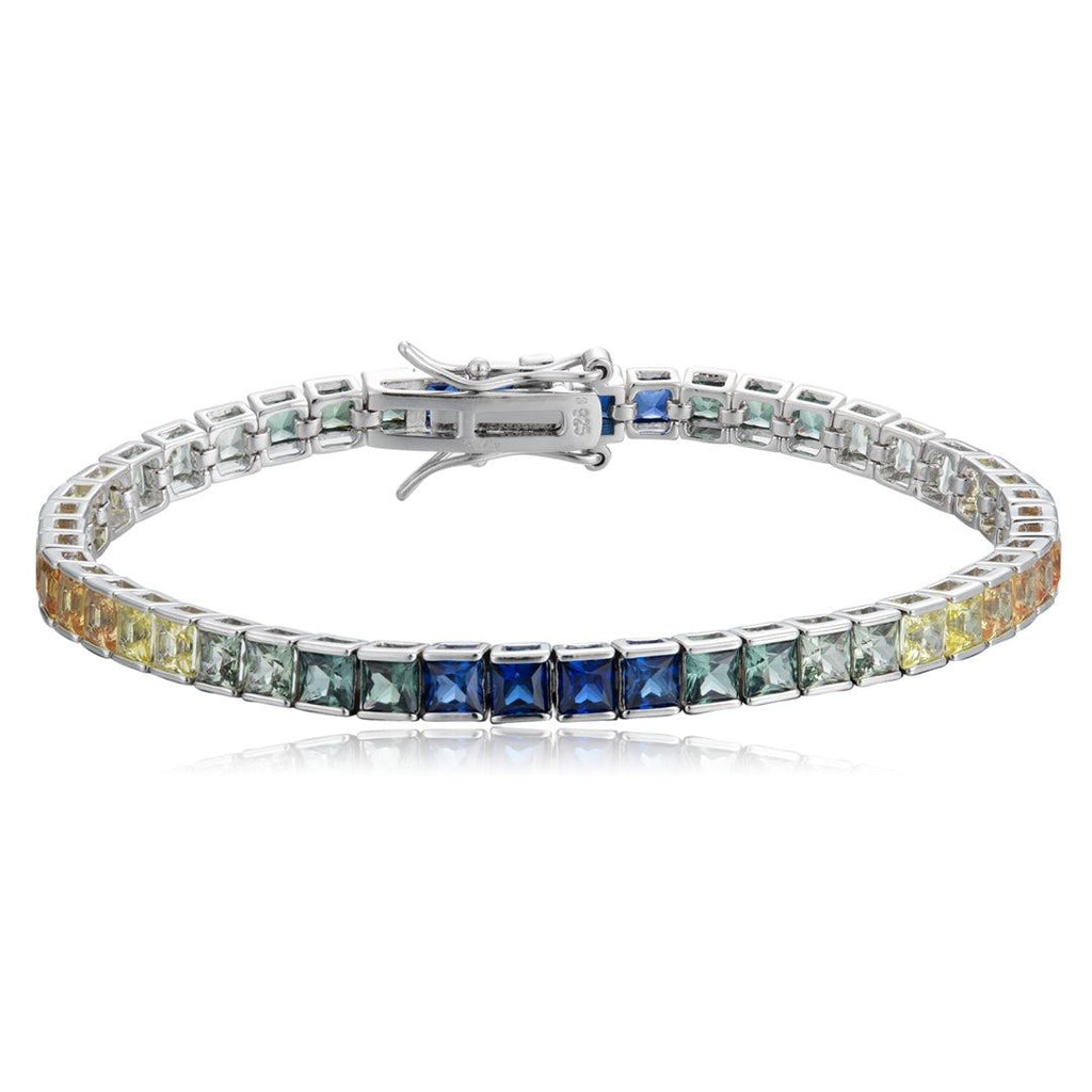 This bracelet takes S925 silver as its base, exuding a high-end quality in simplicity and being extremely stylish.
