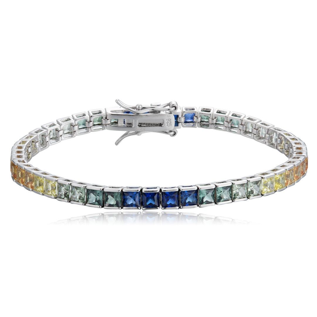 This bracelet takes S925 silver as its base, exuding a high-end quality in simplicity and being extremely stylish.
