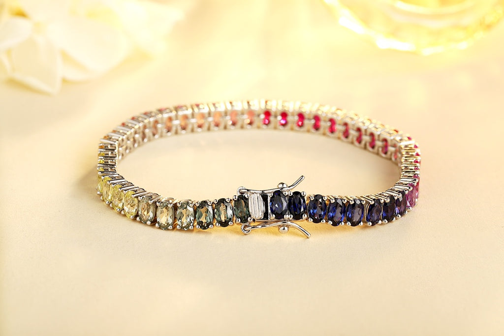 This S925 silver bracelet uses high-grade material. The clasp design is simple and practical. The lab-grown colored sapphires
