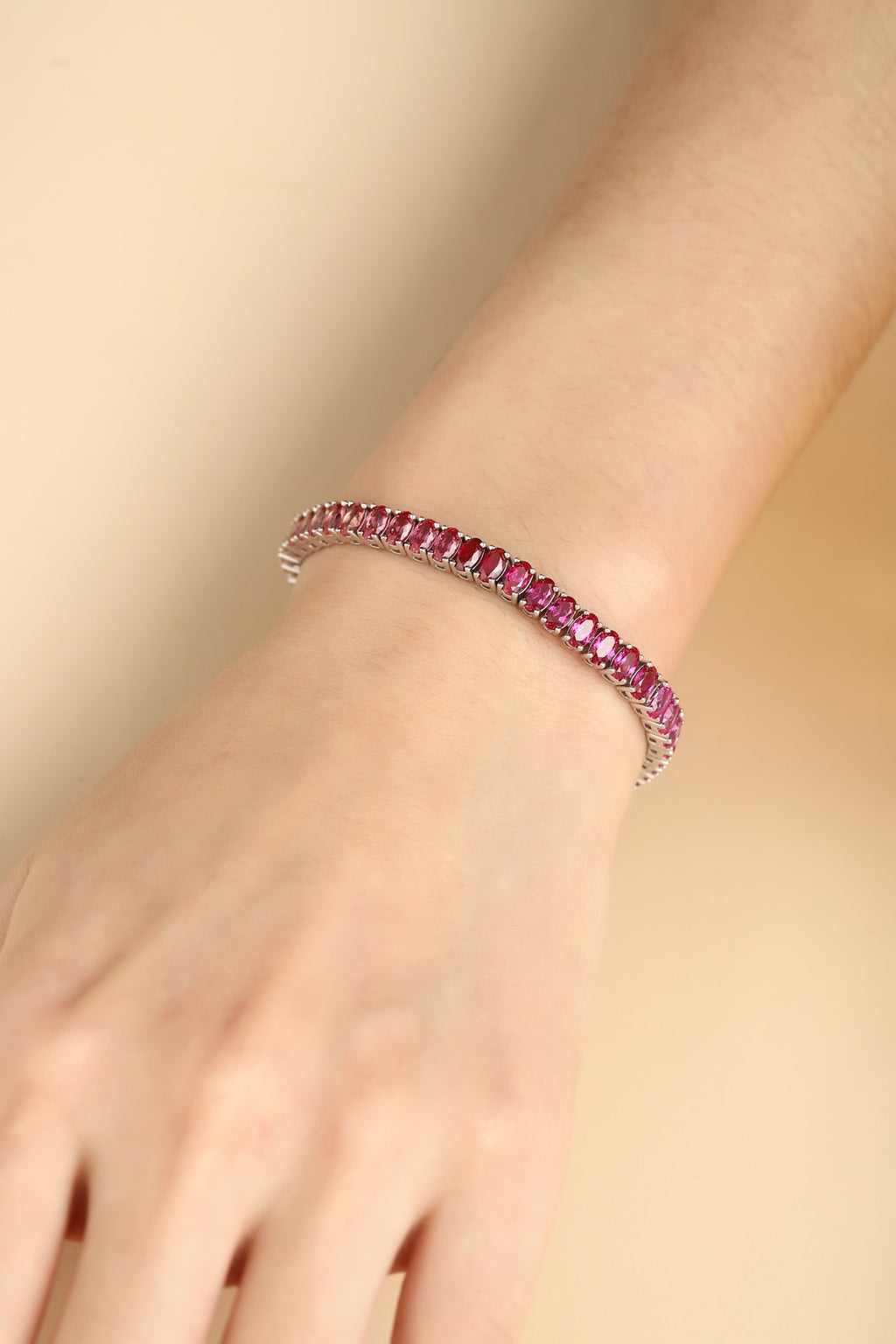 This S925 silver bracelet has reliable material. The clasp design shows unique ingenuity. The lab-grown colored sapphires wit