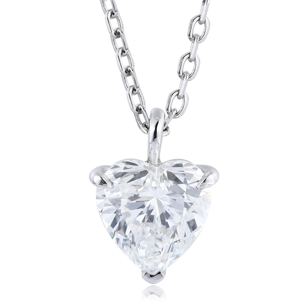 The S925 silver chain with a simple clasp features a heart-shaped lab-grown diamond pendant, sparkling and transparent, with 